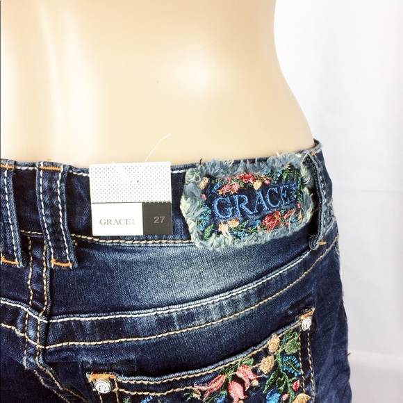 Grace in La denim shorts embroidered floral design - Picture 7 of 8
